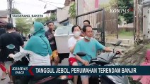 Warga Perumahan Priuk Damai Mengungsi dari Luapan Air Situ Bulakan yang Jebol