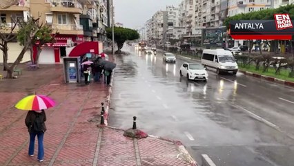 Antalya'da sağanak etkisini göstermeye başladı