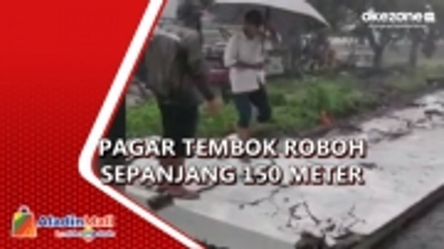 Pagar Tembok Dinas PUPR dan KPU Jombang Roboh Diterpa Hujan Angin