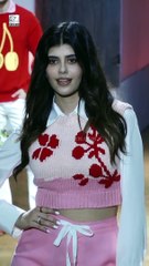 Sanjana Sanghi का रैंप पर दिखा क्यूट अंदाज़