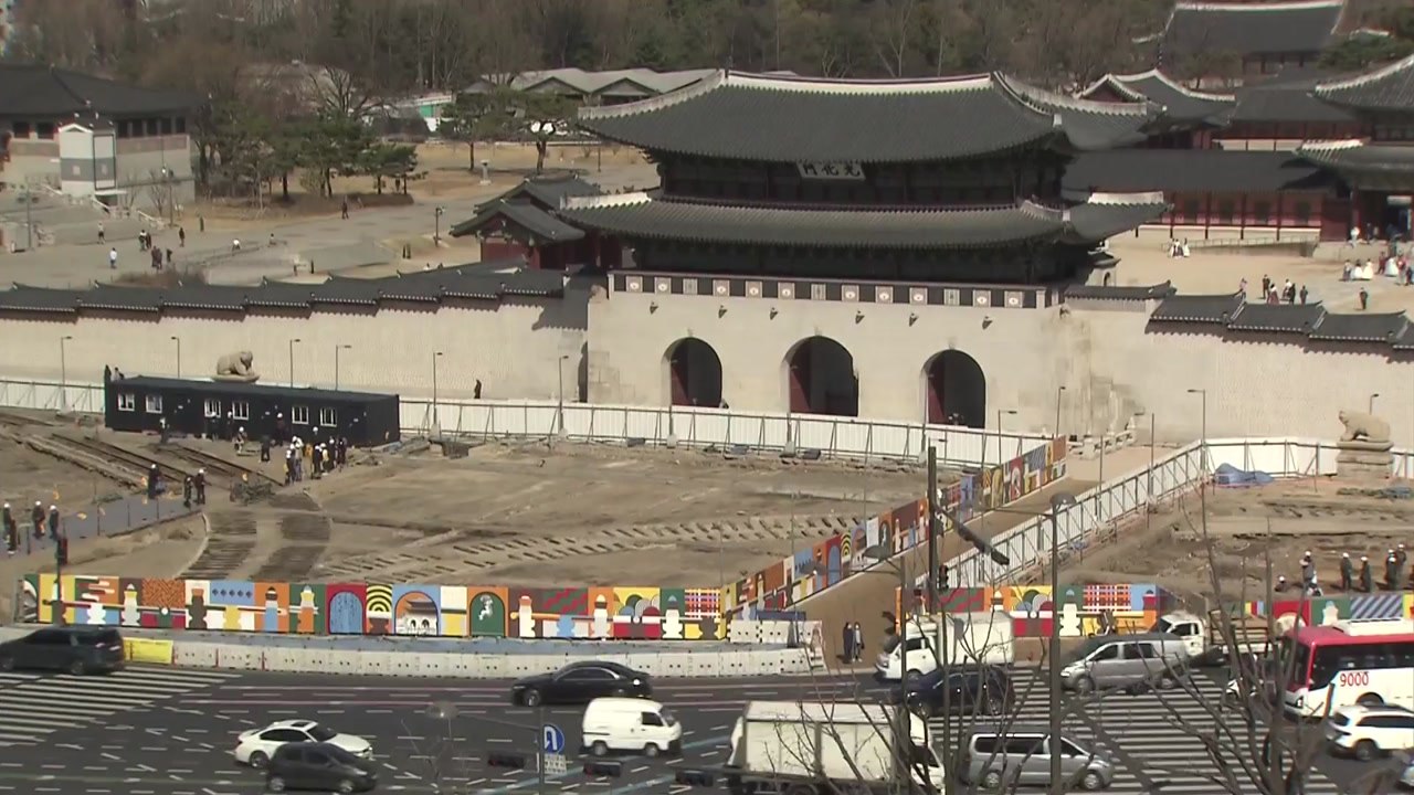 [서울] 광화문 앞 일제 전차 철로, 오늘부터 사흘 동안 일반 공개 / YTN