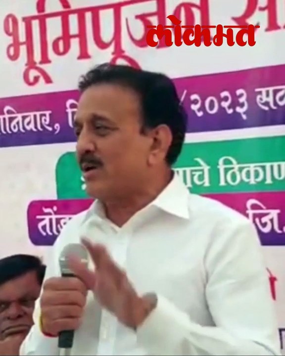गिरीश महाजनांनी भर कार्यक्रमात दिली 'या' काँग्रेस नेत्याला भाजप प्रवेशाची ऑफर