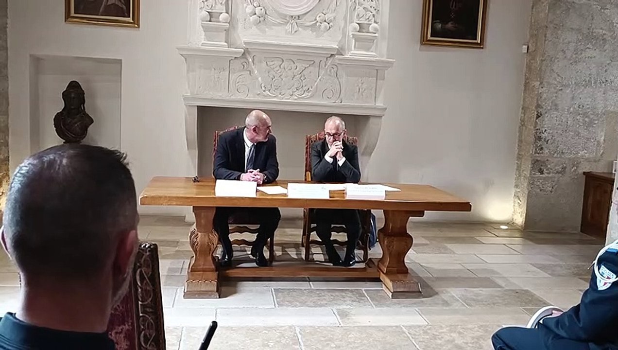 Signature à TRETS de la  convention relative à la mise en procédure de rappel à l'ordre par le maire de Trets 21mars2023