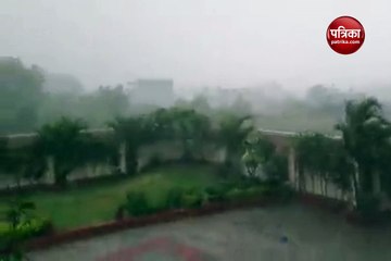 लखनऊ में तेज हवा के साथ बारिश शुरू, मौसम खुशगवार