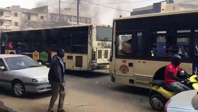 Plus de trois bus de la société Dakar Dem Dikk incendiés à Dakar