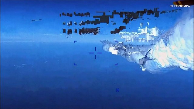 شاهد: القوات الأمريكية تنشر فيديو للحظة تسبب طائرة روسية بإسقاط مسيّرتها في البحر الأسود