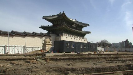 광화문 월대 훼손 후 철로 깐 일제...시민 공개 / YTN