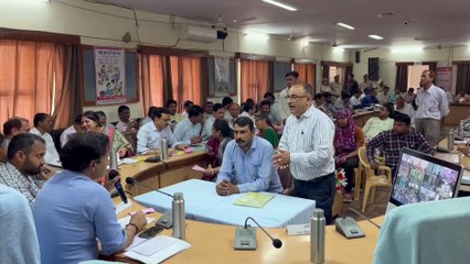 कलक्टर ने अधिकारियो को बोल दी ये बात, देखे वीडियो