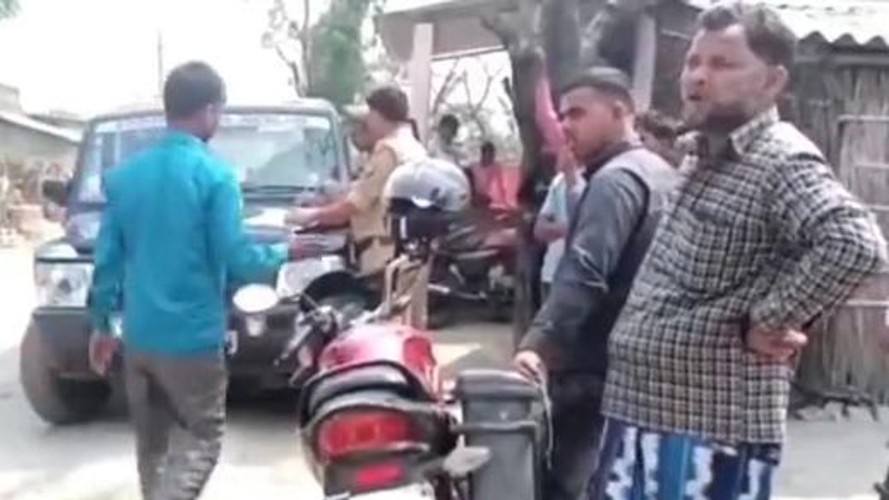 महराजगंज: संदिग्ध परिस्थिति में घर के अंदर फंदे से लटकता मिला युवक का शव, मचा हड़कंप