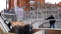 Momento de las escaleras parándose en presencia del alcalde