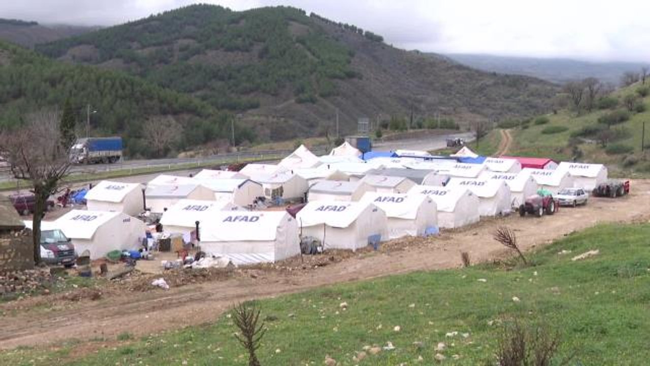 Adıyaman'ın Besni İlçesinde Sel Felaketine, Depremden Sonra Kurulan Çadırkentte Yakalanan Yurttaş: "Arka Tarafta Dere Vardı.