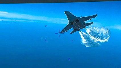 Vídeo mostra caça Su-27 russo derrubando aeronave americana sobre o Mar Negro