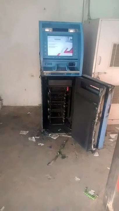 बदमाशों ने एटीएम को फिर बनाया निशाना, गैस कटर से काटकर ले गए 70 हजार रुपए