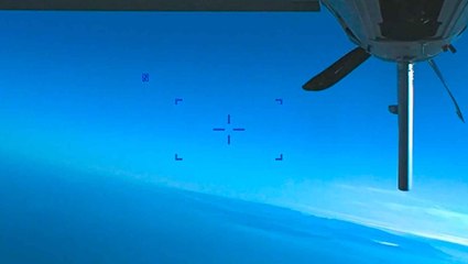 Vídeo mostra caça Su-27 russo derrubando aeronave americana sobre o Mar Negro