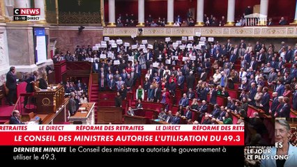Regardez les 12 minutes de chaos à l'Assemblée Nationale, un peu après 15h alors que la Première Ministre monte à la tribune sous les cris de l'opposition