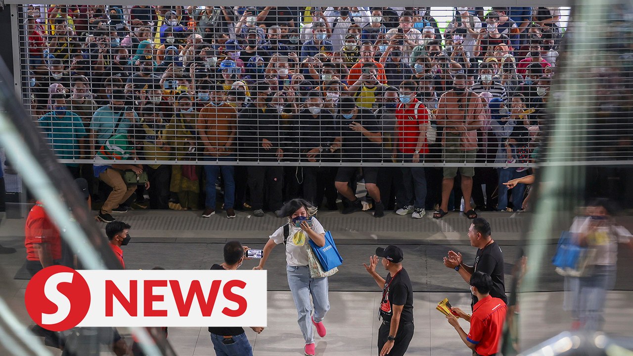 Commuters flood new Putrajaya MRT line on its first day of opening