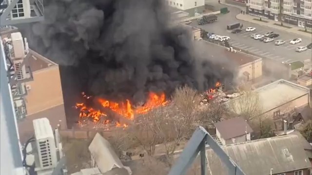 Gebäude vom russischen Inlandsgeheimdienst brennt lichterloh