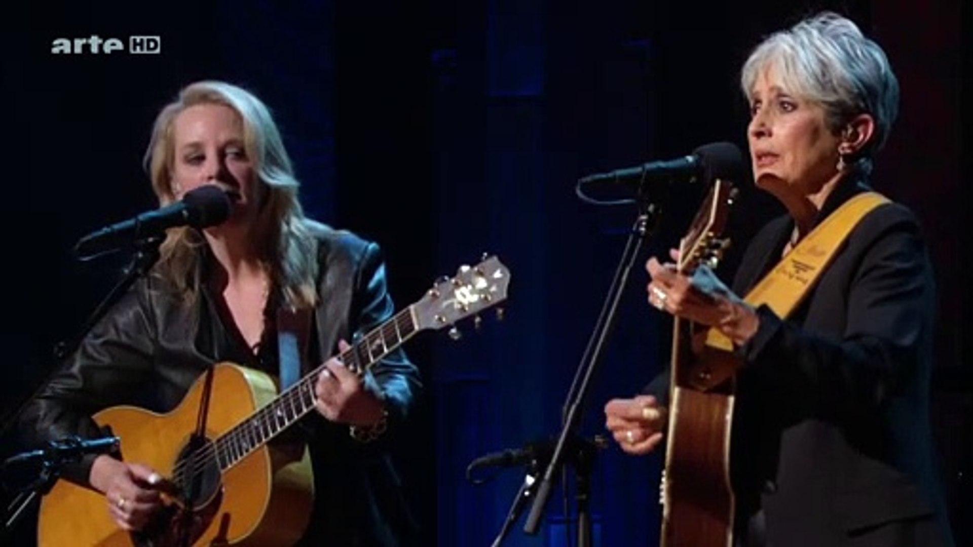 Catch the Wind (Donovan cover) with Mary Chapin Carpenter - Joan Baez (live)