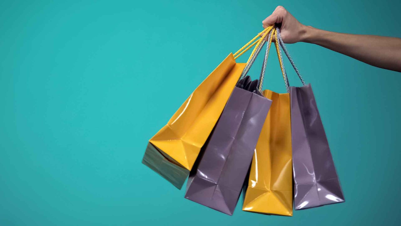 Günstige und teure Monate: Geld sparen durch richtiges Timing