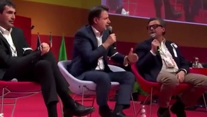 Calenda contro Conte, scintille al Congresso Cgil - Video