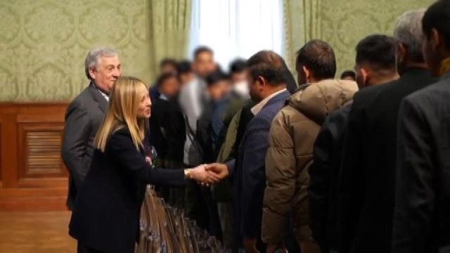 Migranti, Meloni incontra i sopravvissuti del naufragio di Cutro