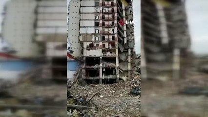 89 kişinin hayatını kaybettiği Diyar Galeria İş Merkezi bir dokunuşla böyle yıkıldı