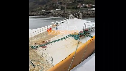 El antes y el después del barco finlandés abandonado y hundido en el Puerto de Bilbao.