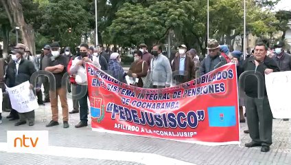 Jubilados marcharon por el centro de la ciudad