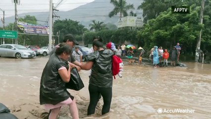 Heavy rains cause flooding in Peru