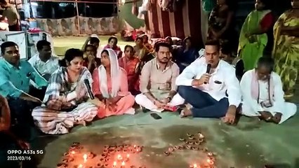151 दीप जलाकर दिवंगत पंचायत शिक्षकों की विधवाएं की प्रदर्शन