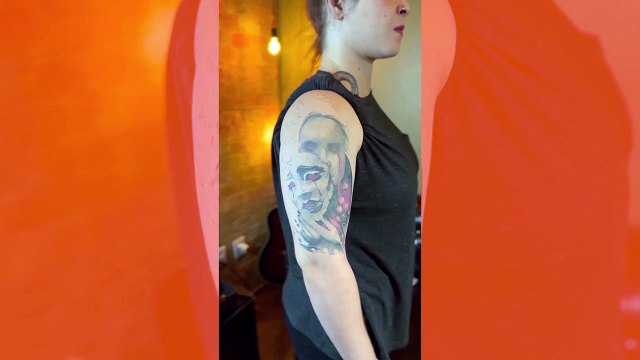 Você teria coragem de fazer uma 'blackout tattoo'? Veja alguns exemplos e se inspire