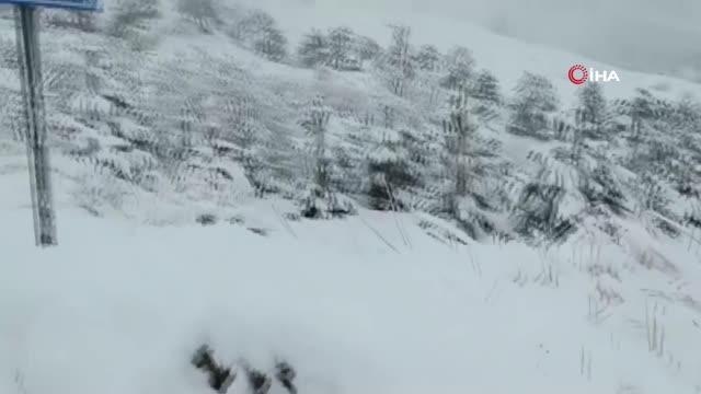 Denizli, Mart ayının ortasında yağan karla beyaza büründü