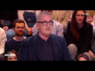 Video herunterladen: « Fallait pas m’inviter ! », Christophe Dechavanne explose chez Yann Barthès dans Quotidien sur TM