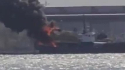 목포 북항 150톤급 정박 어선에서 화재...인명피해 없어 / YTN