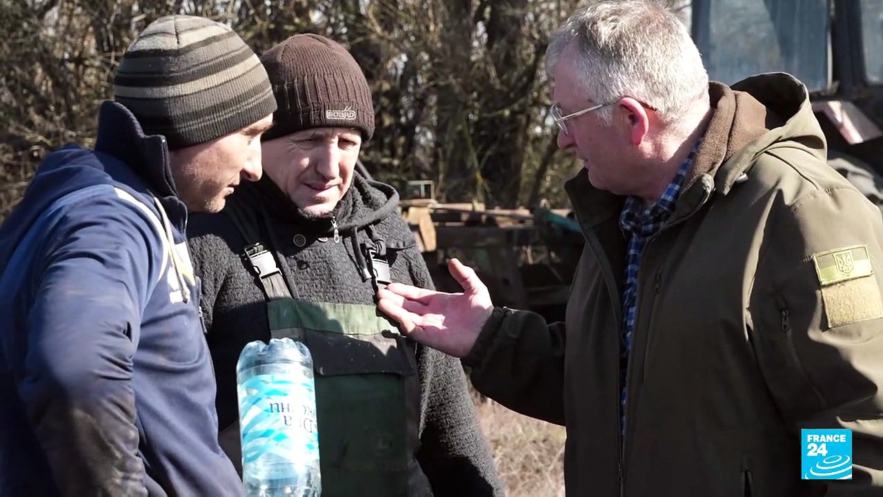 Ukraine : malgré le danger, les agriculteurs travaillent leurs champs minés