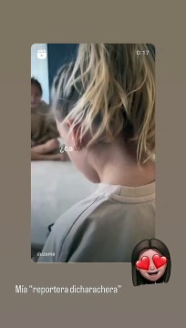 Erika Choperena a également publié une seconde vidéo sur laquelle Mia pose une question en espagnol cette fois-ci. Une journaliste bavarde , écrit la femme d'Antoine Griezmann Mia, la fille d'Antoine Griezmann et Erika Choperena