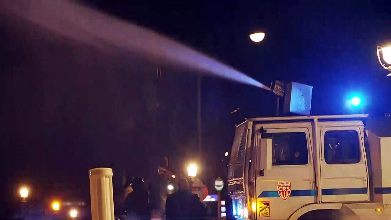 Noite de protestos na França