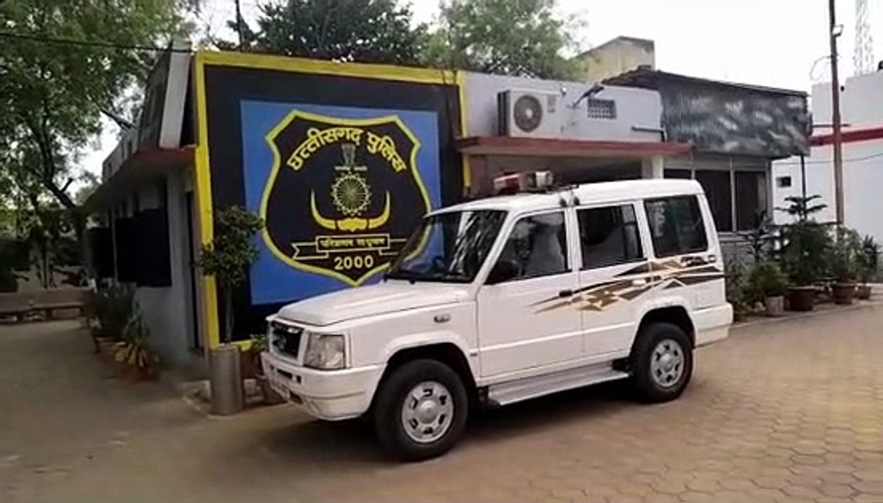लाइन में खड़ी निजी गाड़िया देख भड़के रक्षित निर...