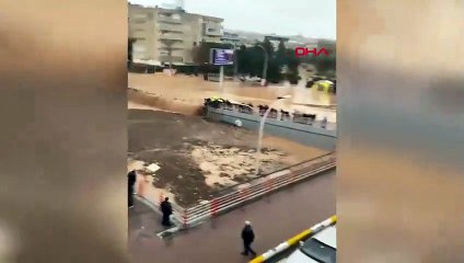 Download Video: Şanlıurfa'da sel böyle vurdu! Korkunç görüntü ortaya çıktı