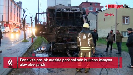 Pendik'te park halindeki kamyon alev alev yandı