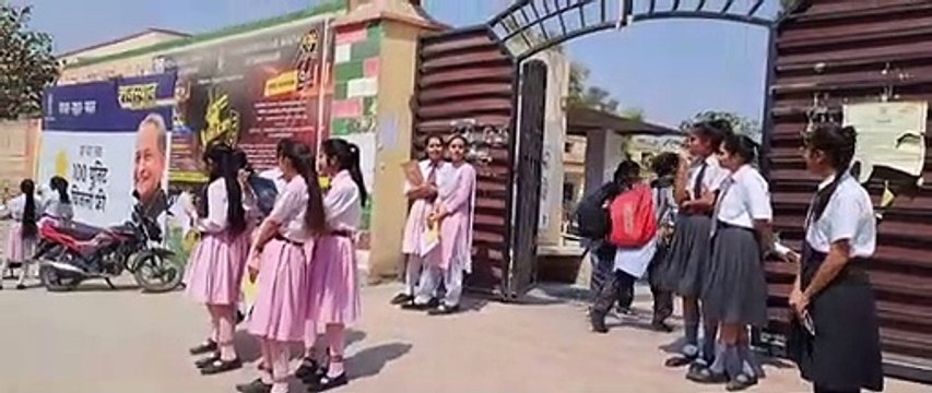 10 वीं बोर्ड: पहले दिन 142 परीक्षा केंद्रों पर हुआ अंग्रेजी विषय का पेपर