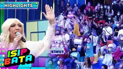Vice Ganda gives out pajamas to the MEMEmeyan! | Isip Bata