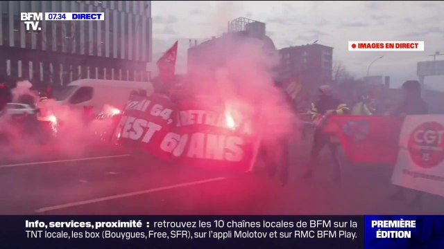 Paris: une centaine de manifestants bloquent le périphérique porte de Clignancourt