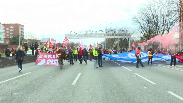 Réforme des retraites : des manifestants bloquent le périphérique parisien