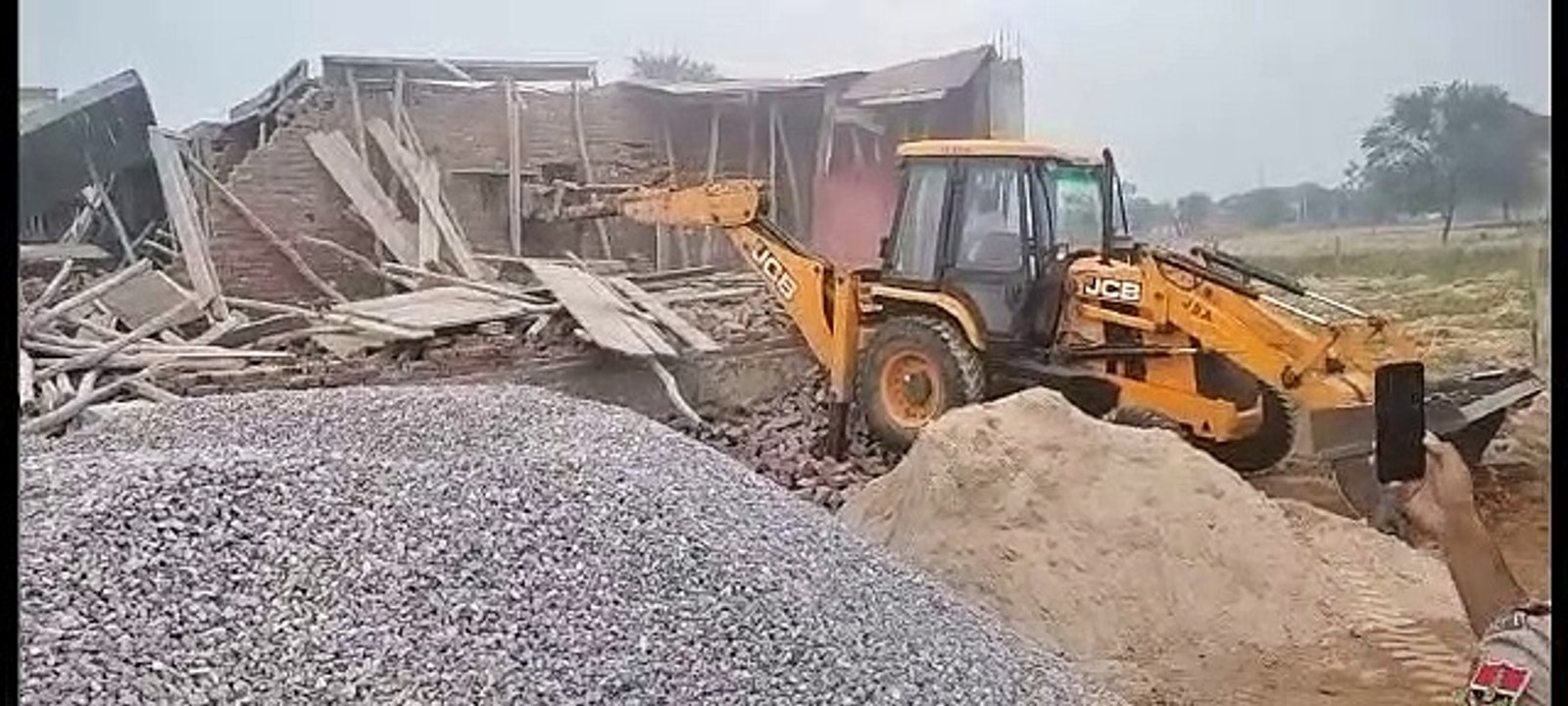 अवैध कॉलोनी पर चला जेडीए का पीला पंजा, पांच विला भी ढहाए