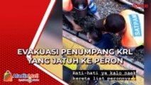 Menegangkan, Detik- Detik Evakuasi Penumpang KRL yang Jatuh ke Peron di Stasiun Sudirman