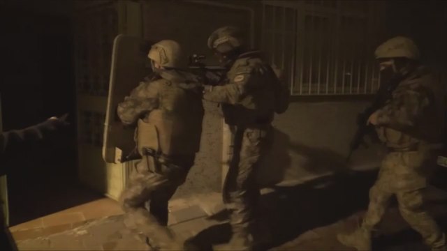 İstanbul'da IŞİD operasyonu: 20 gözaltı