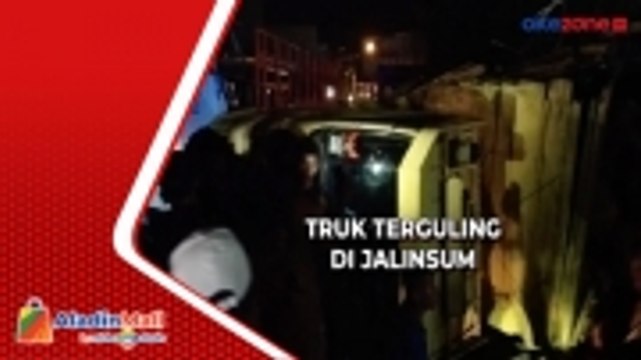 Tabrakan dengan Bus, Truk Angkut Sayur Terguling di Labusel