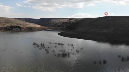 Kars Baraj Gölü'nün buzları çözülüyor
