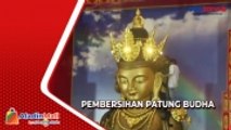 Jelang Imlek, Patung Budha di Vihara Kota Medan Dibersihkan